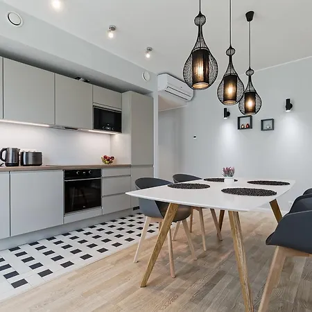 Goodson & Red Pronksi Apartman *
