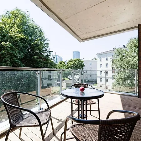 Goodson & Red Pronksi Apartman *